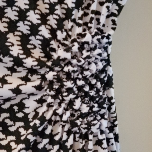 Passports Cap Sleeve Top Asymmetrical hem Sz M - Picture 3 of 9